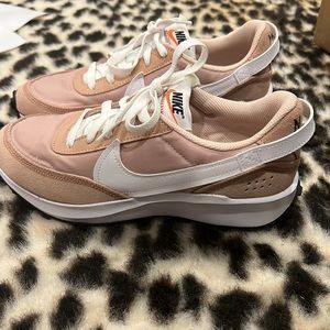 Nike Women’s Retro Runner size 8 blush pink & white- NEW- never worn